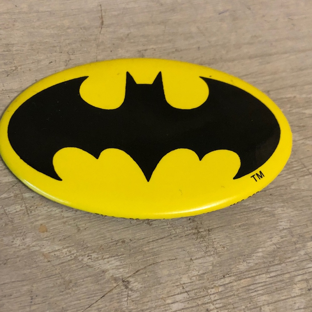 Vintage DC Comics 1964 Batman Logo 3” Oval Yellow & Black Pin Button